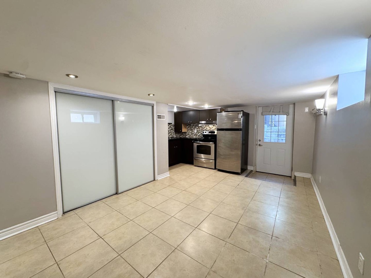 1211 Broadview Ave #2 - Photo 3 of 19