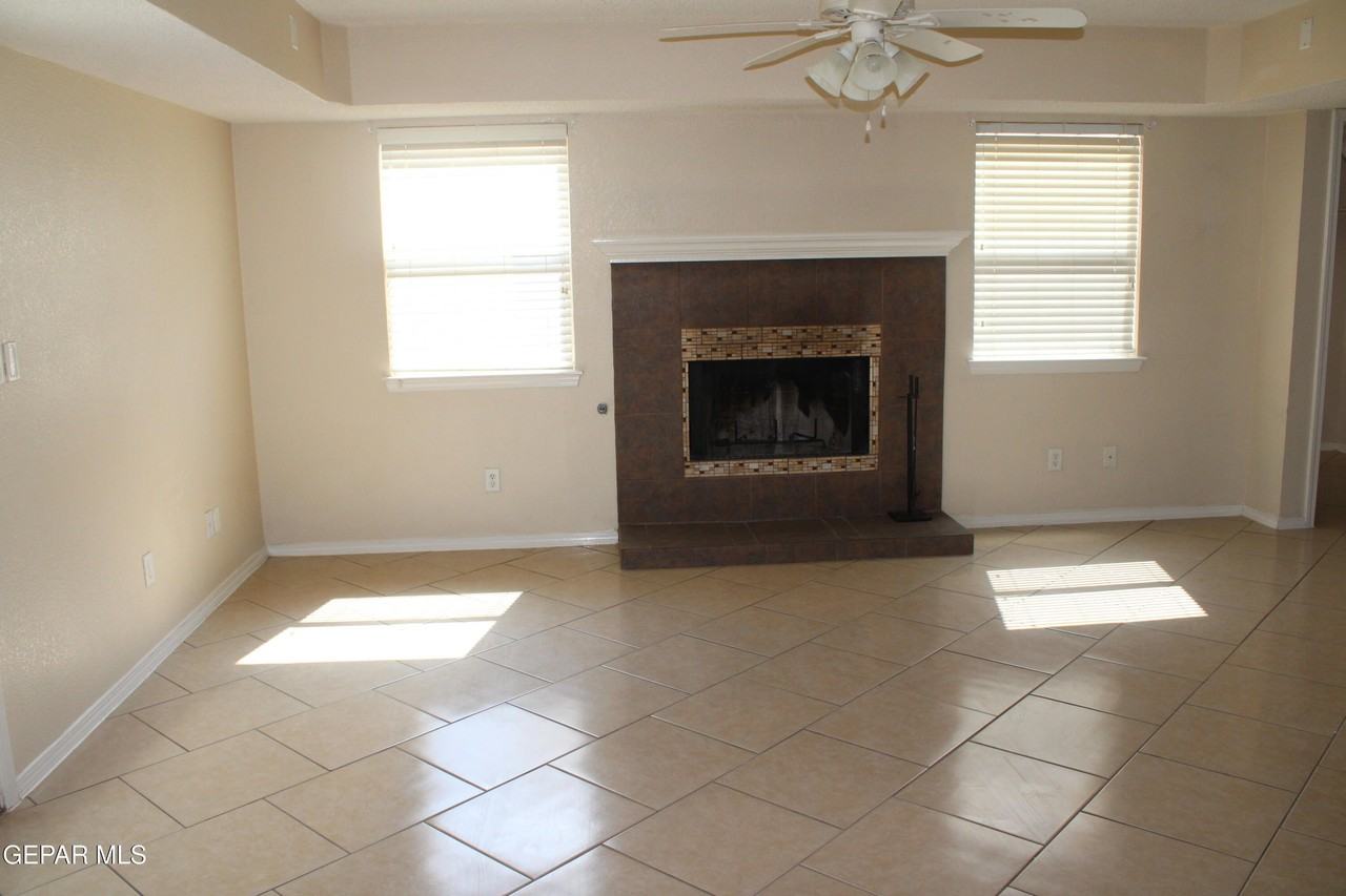 12101 Picasso Dr - Photo 4 of 24