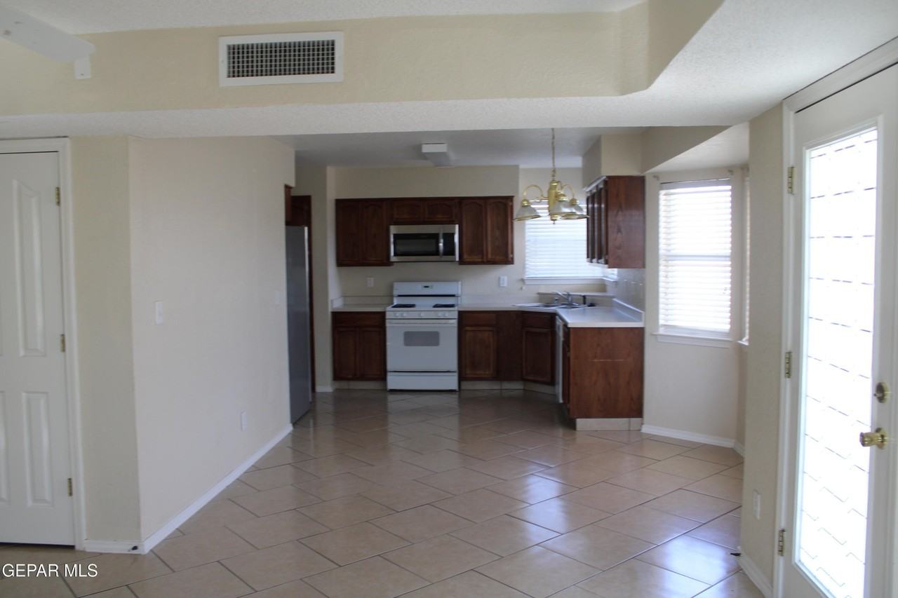 12101 Picasso Dr - Photo 6 of 24