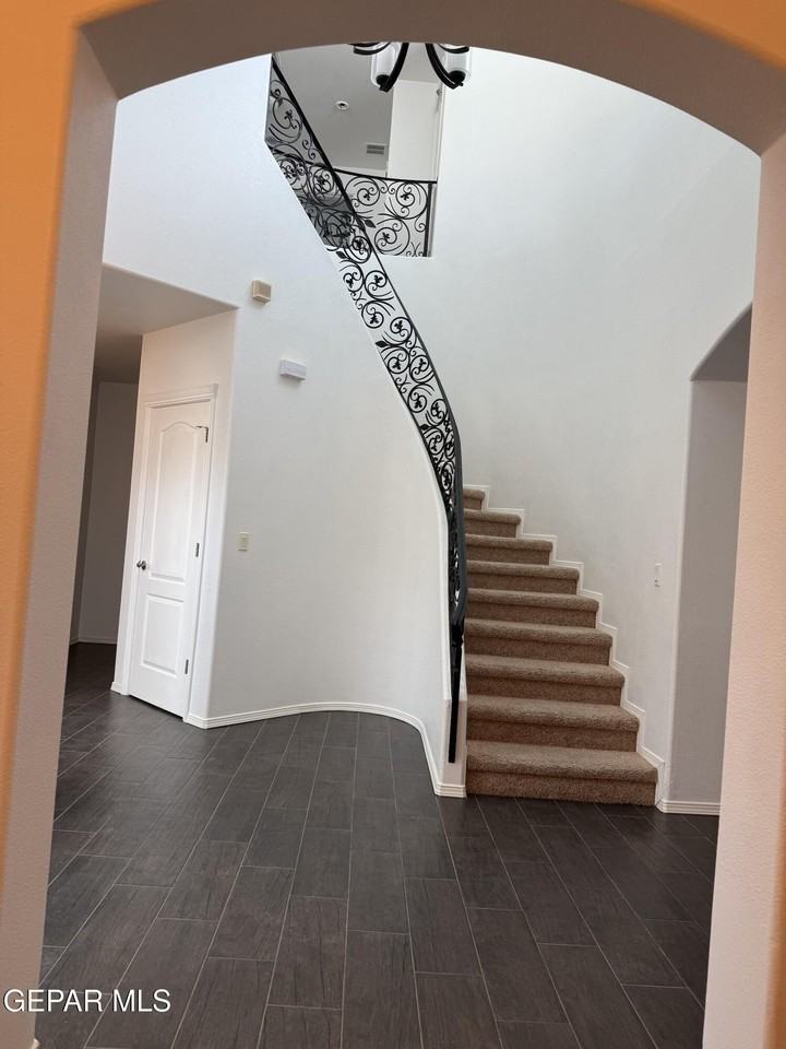 1605 Playa Del Sol Drive - Photo 6 of 29