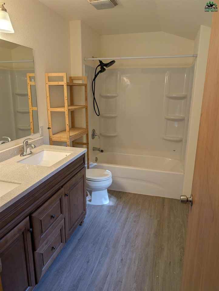 3022 Barrow St #1 - Photo 5 of 9