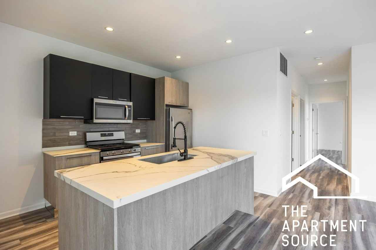 2533 West Fullerton Avenue, Unit 5 - Photo 2 of 24