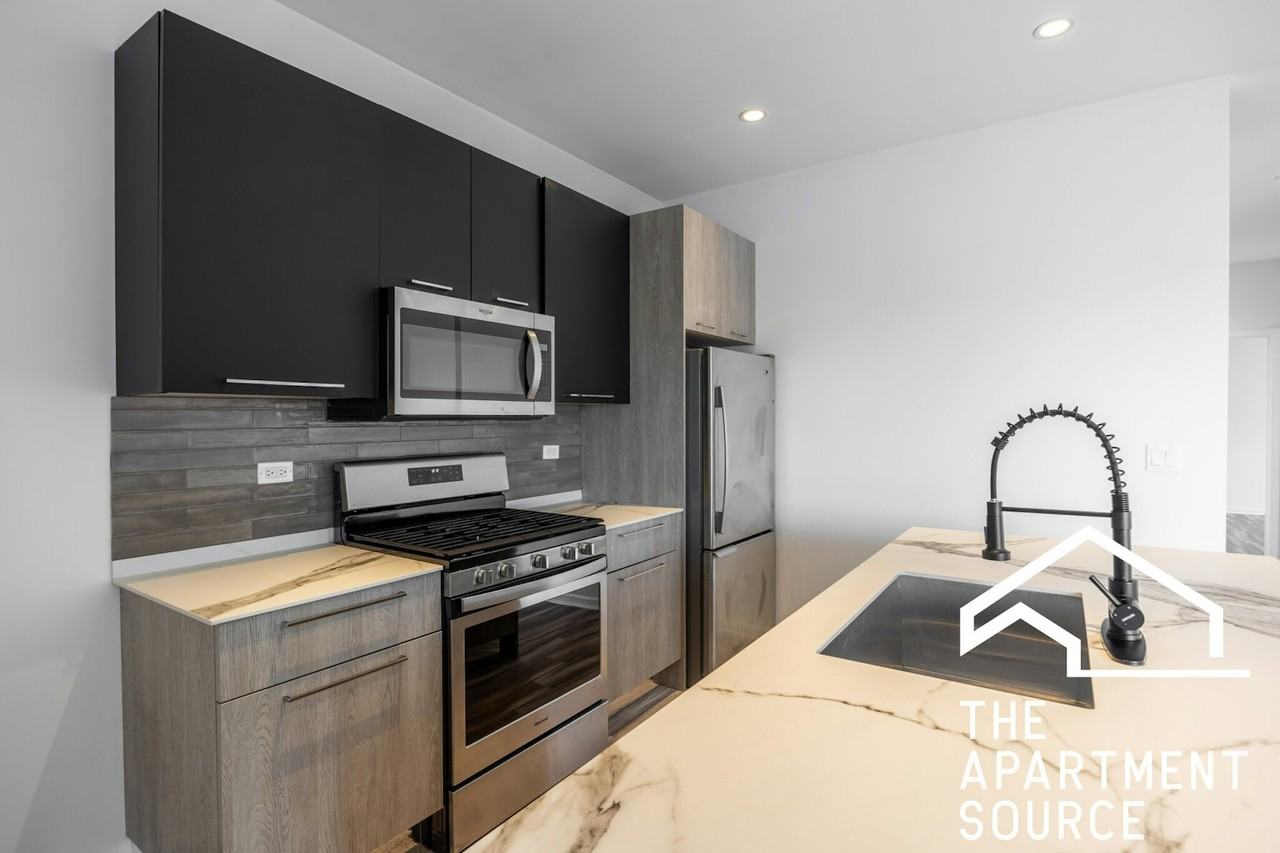 2533 West Fullerton Avenue, Unit 5 - Photo 3 of 24