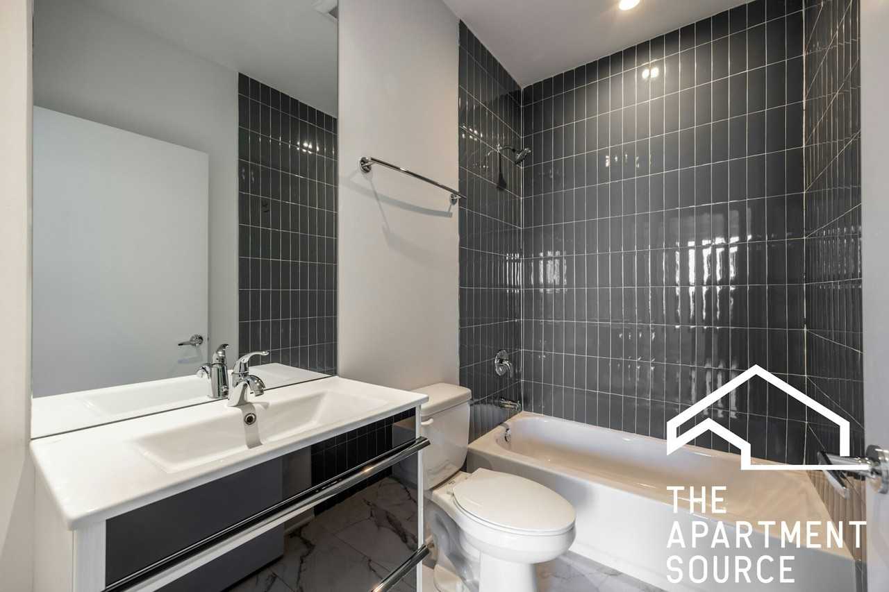 2533 West Fullerton Avenue, Unit 5 - Photo 5 of 24