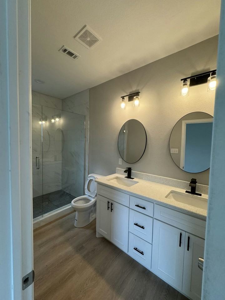 2502 Oxford Ave, Unit 110 - Photo 2 of 20