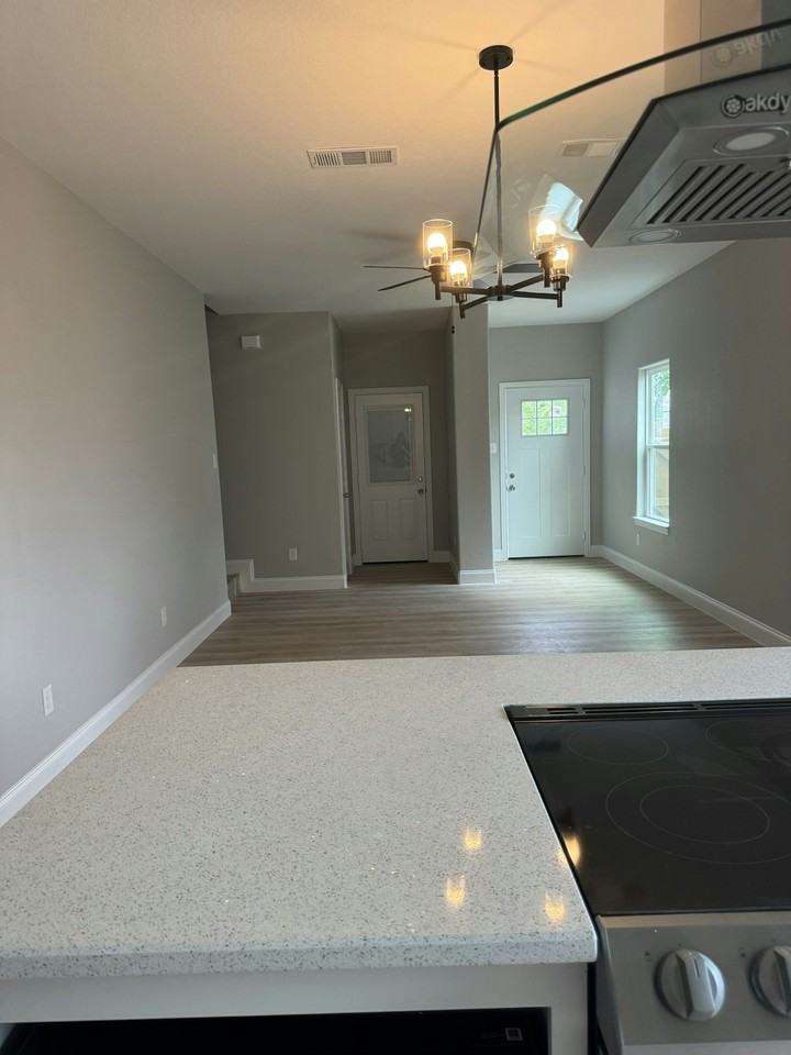 2502 Oxford Ave, Unit 110 - Photo 5 of 20