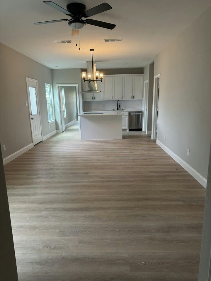 2502 Oxford Ave, Unit 110 - Photo 7 of 20