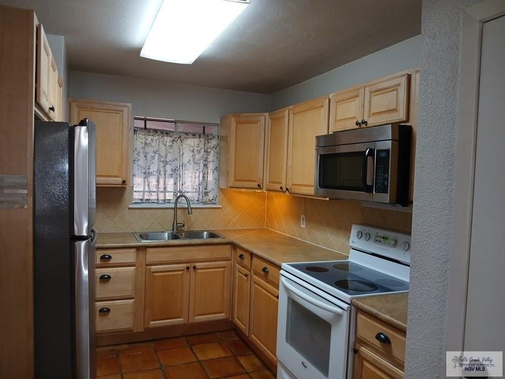 1400 Palm Valley Dr W #2 - Photo 5 of 20