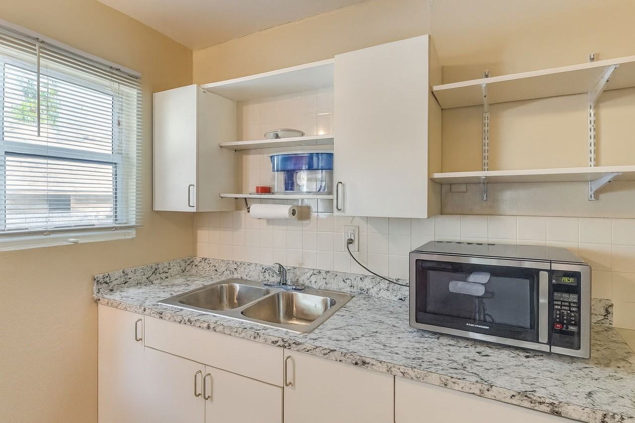 1935 Taylor St - Photo 2 of 8