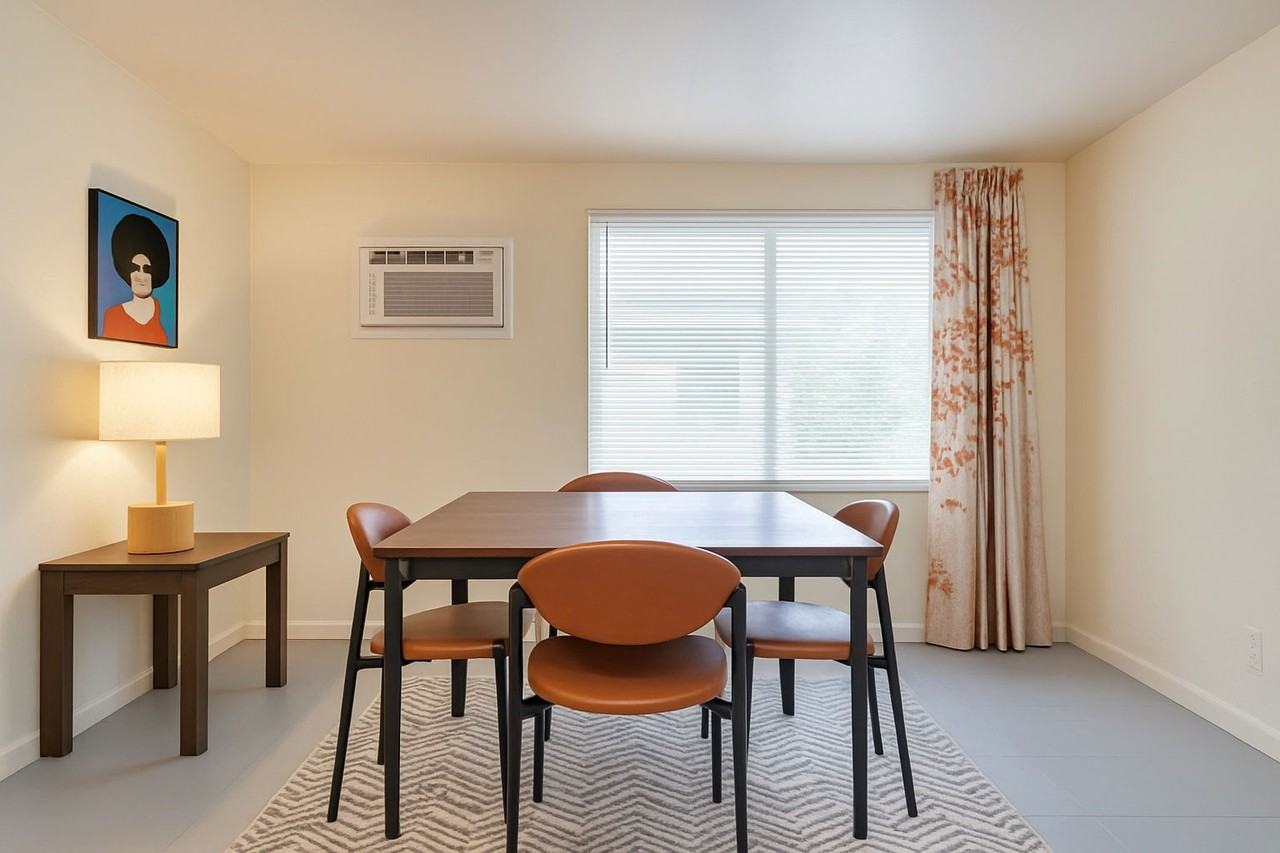 1935 Taylor St - Photo 5 of 8