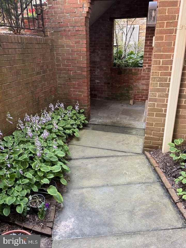 4809 Sangamore Rd - Photo 2 of 7