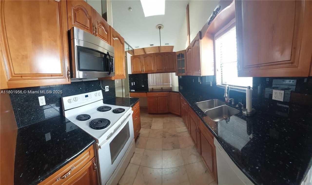 2675 Parkview Drive #2675 - Photo 2 of 9