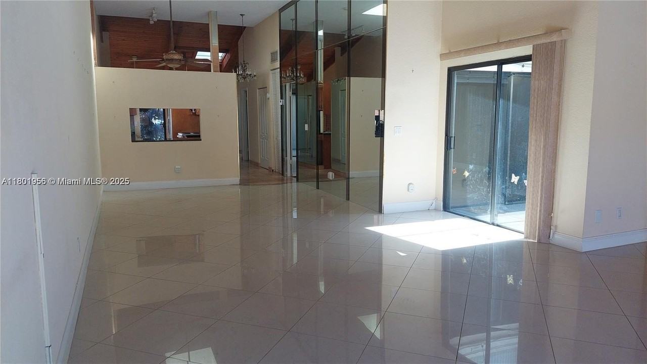 2675 Parkview Drive #2675 - Photo 3 of 9