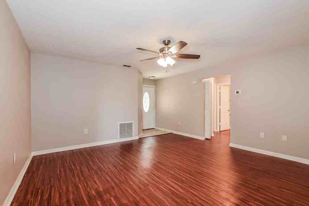 10233 Patrick Dr - Photo 4 of 16