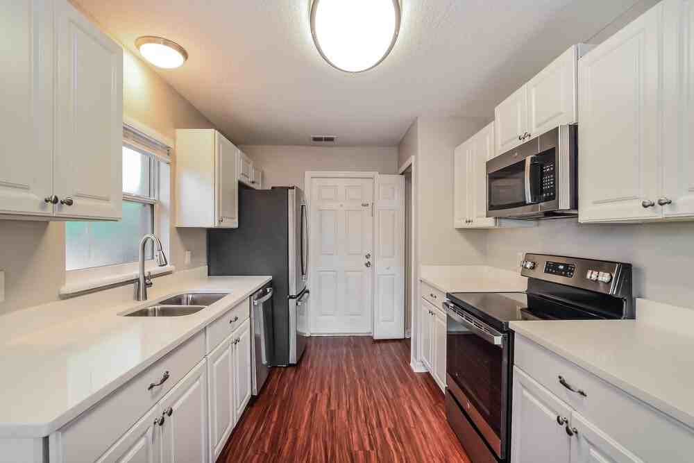 10233 Patrick Dr - Photo 6 of 16