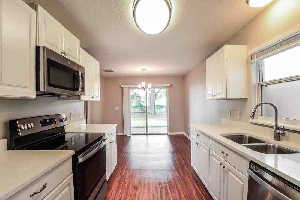 10233 Patrick Dr - Photo 7 of 16