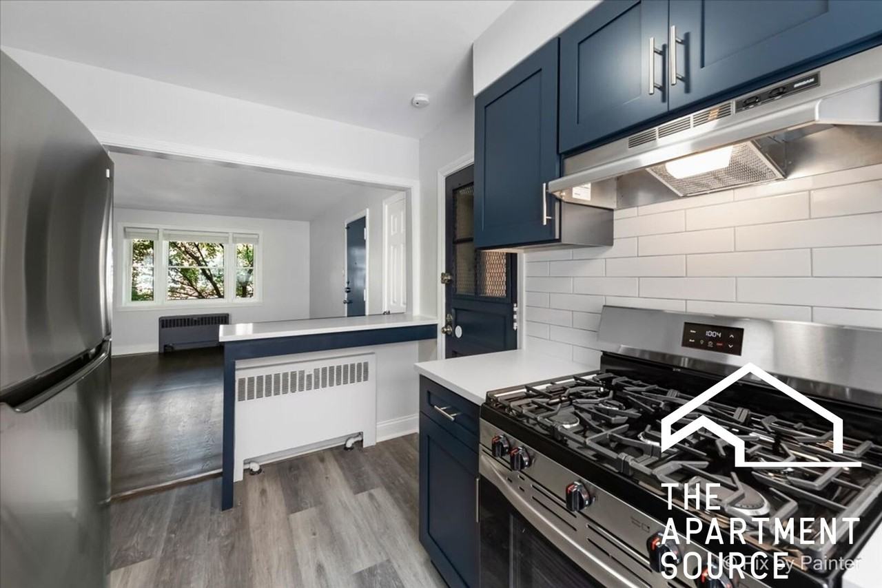 2715 W Berwyn Ave #1 - Photo 2 of 15
