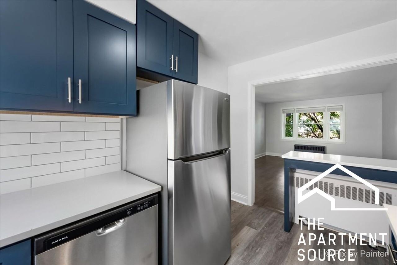2715 W Berwyn Ave #1 - Photo 3 of 15