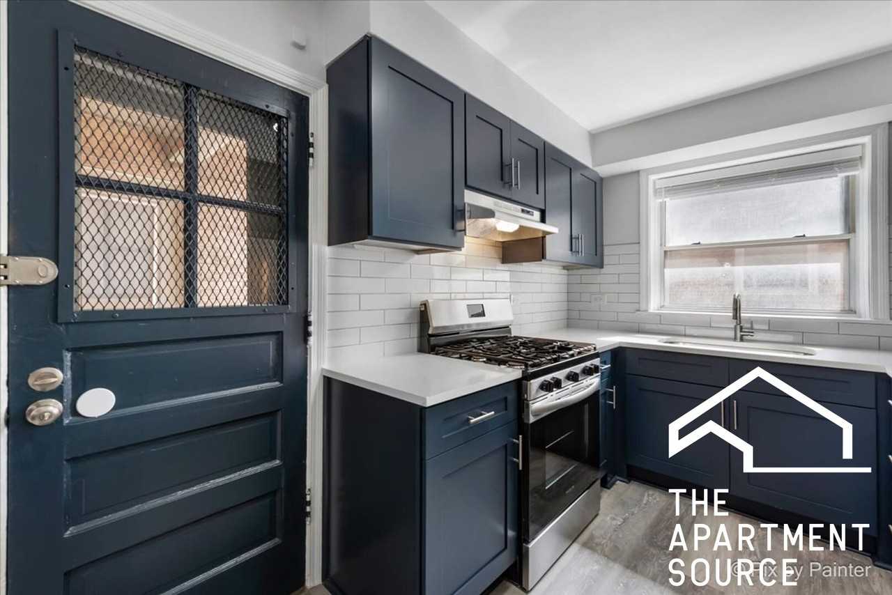 2715 W Berwyn Ave #1 - Photo 4 of 15