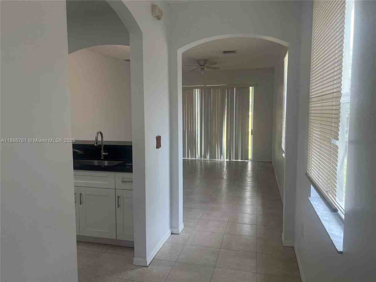 4287 Ne 9th St - Photo 5 of 25