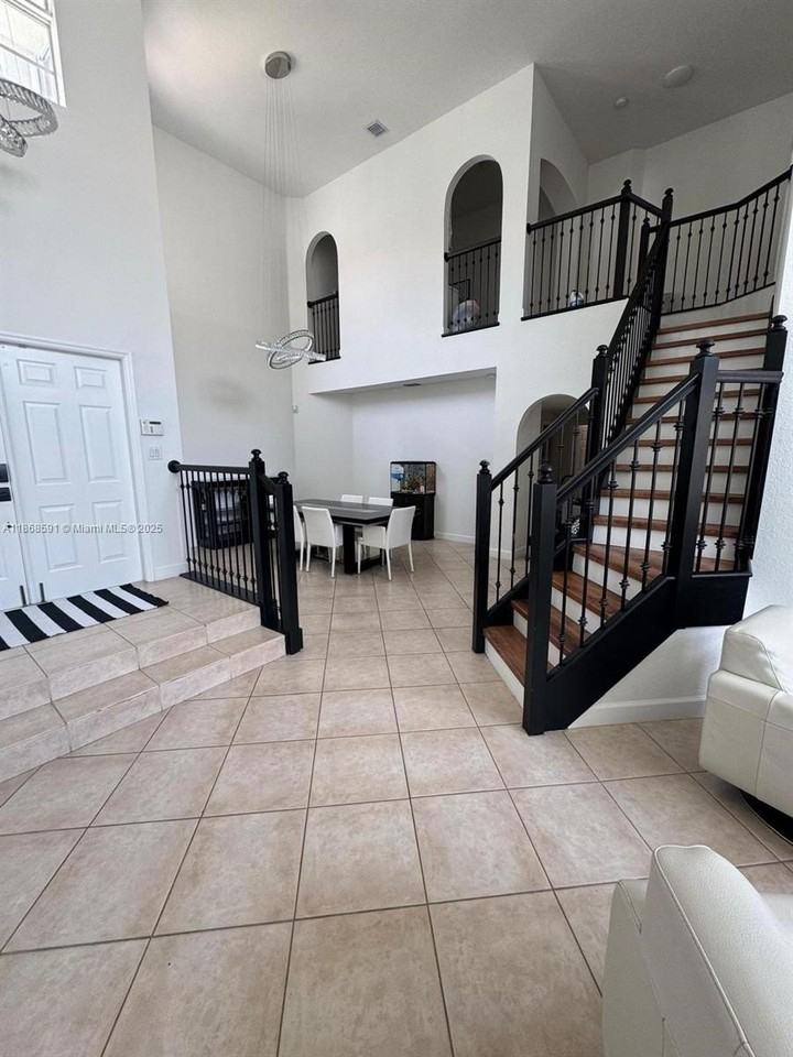 10873 Nw 71st St - Photo 2 of 6