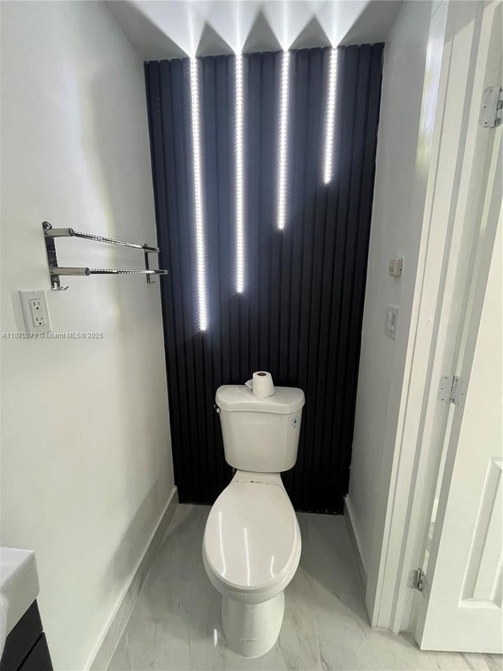 6803 Sw 158th Ave Rear - Photo 4 of 4