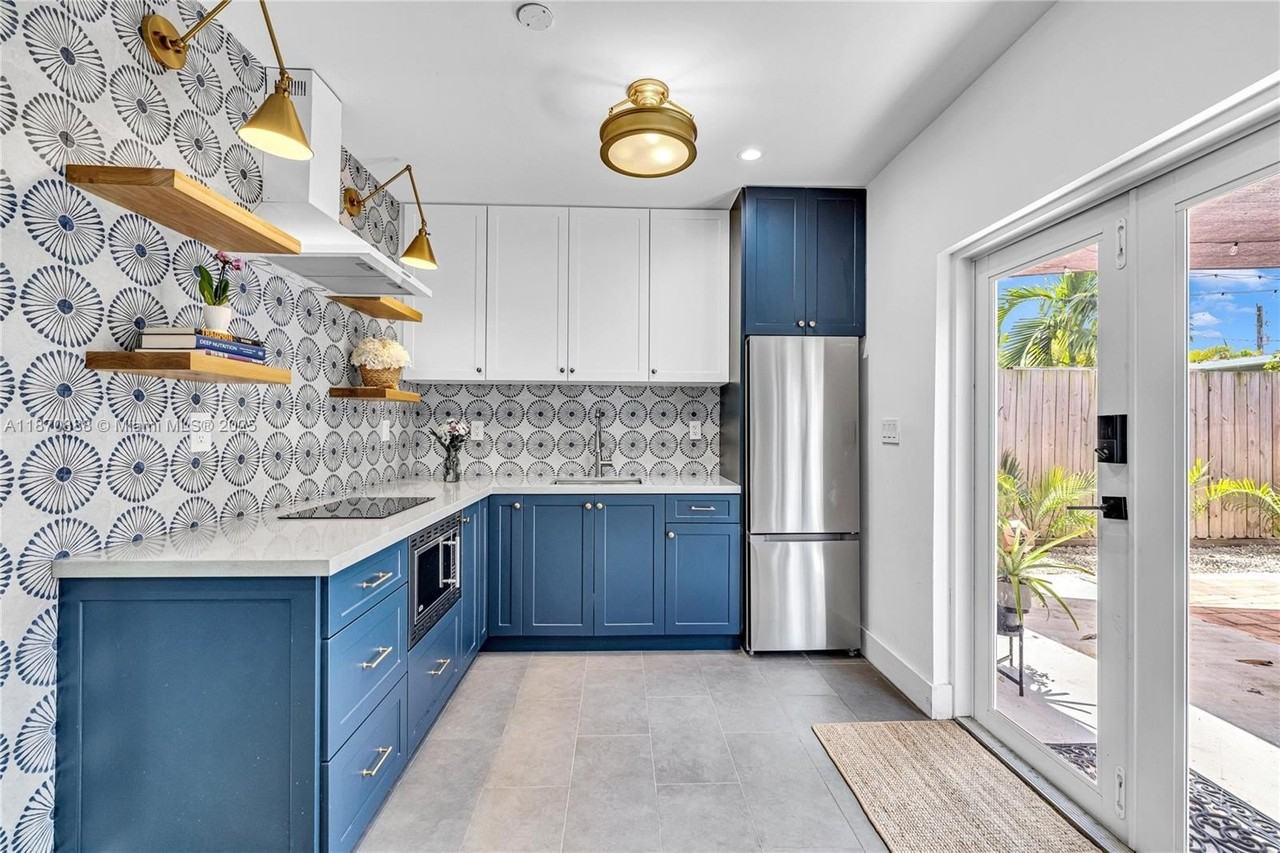 2801 Sw 64th Ave #B - Photo 4 of 7