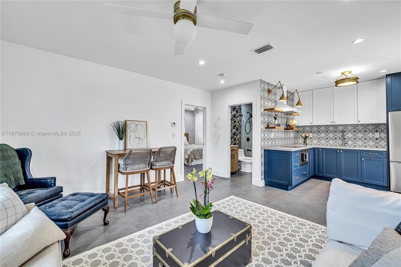 2801 Sw 64th Ave #B - Photo 5 of 7