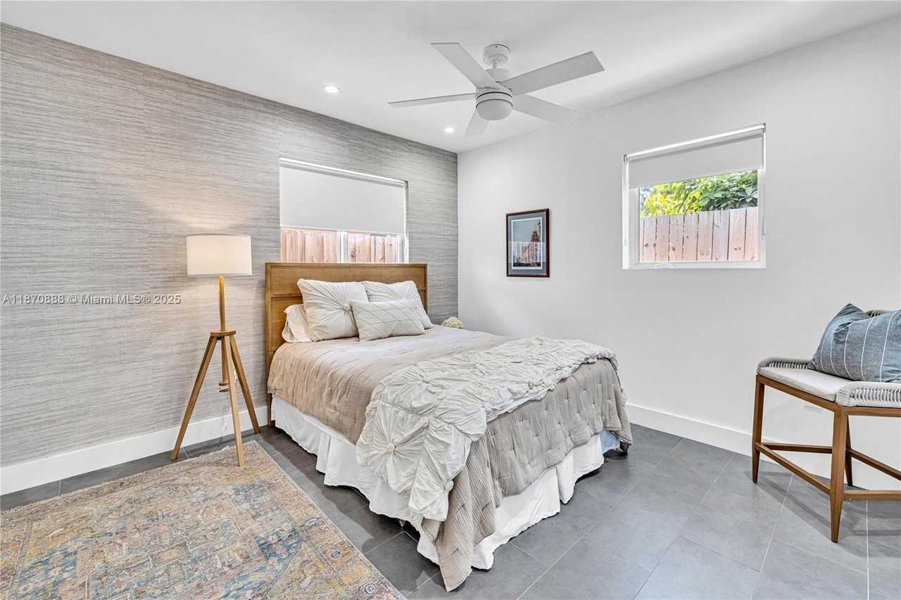 2801 Sw 64th Ave #B - Photo 6 of 7