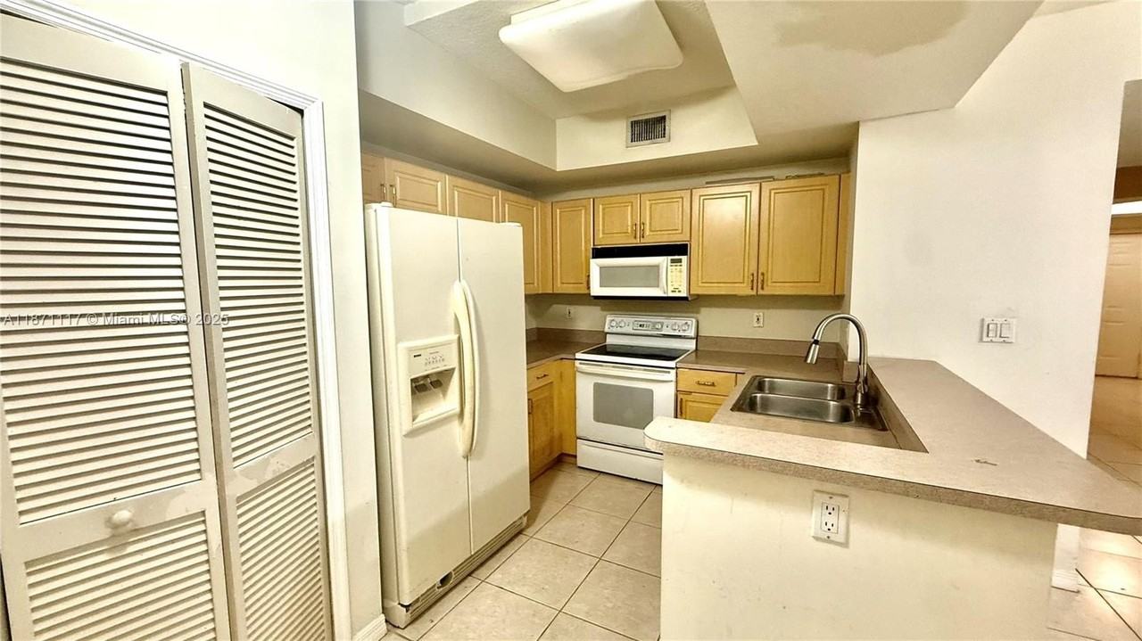 10150 Sw 88th St #106 - Photo 3 of 15