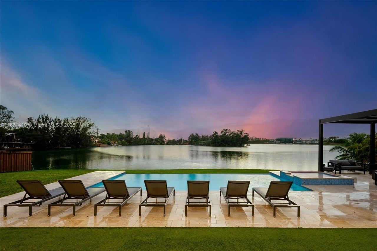 5420 Sw 72nd Ave - Photo 4 of 50