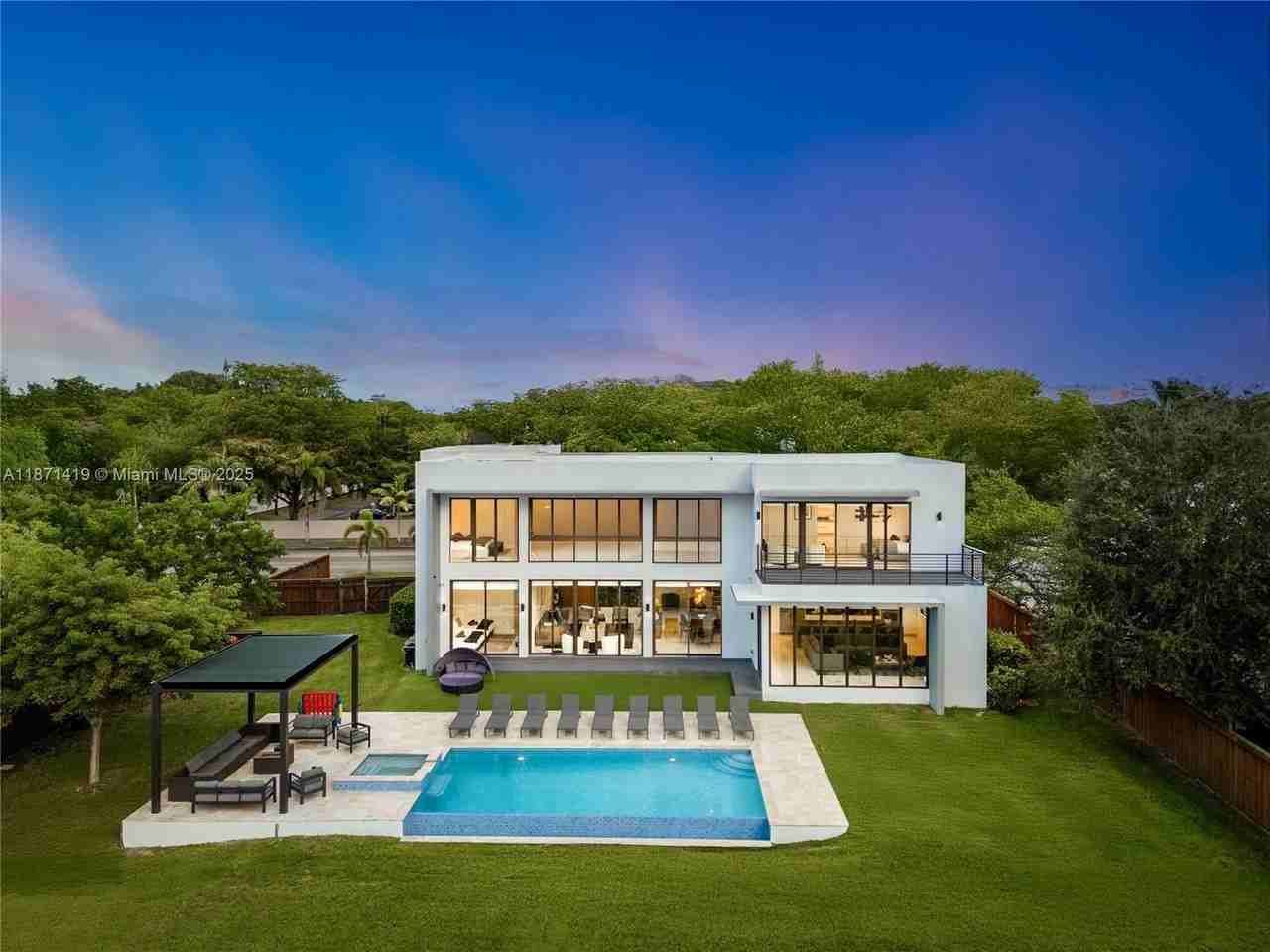 5420 Sw 72nd Ave - Photo 7 of 50