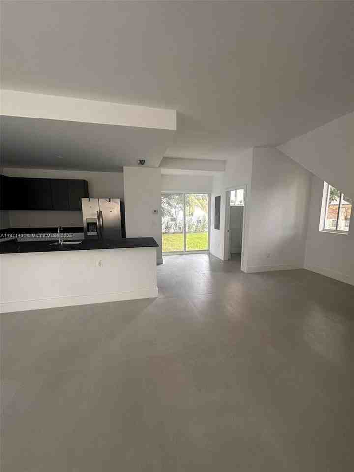 532 Nw 17th Ave #0 - Photo 5 of 18