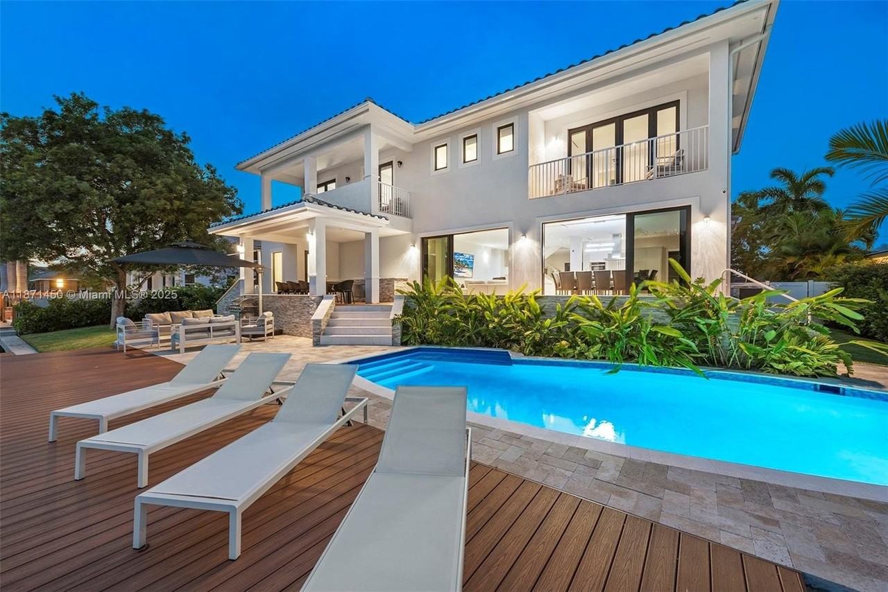 850 Washington St - Photo 2 of 50