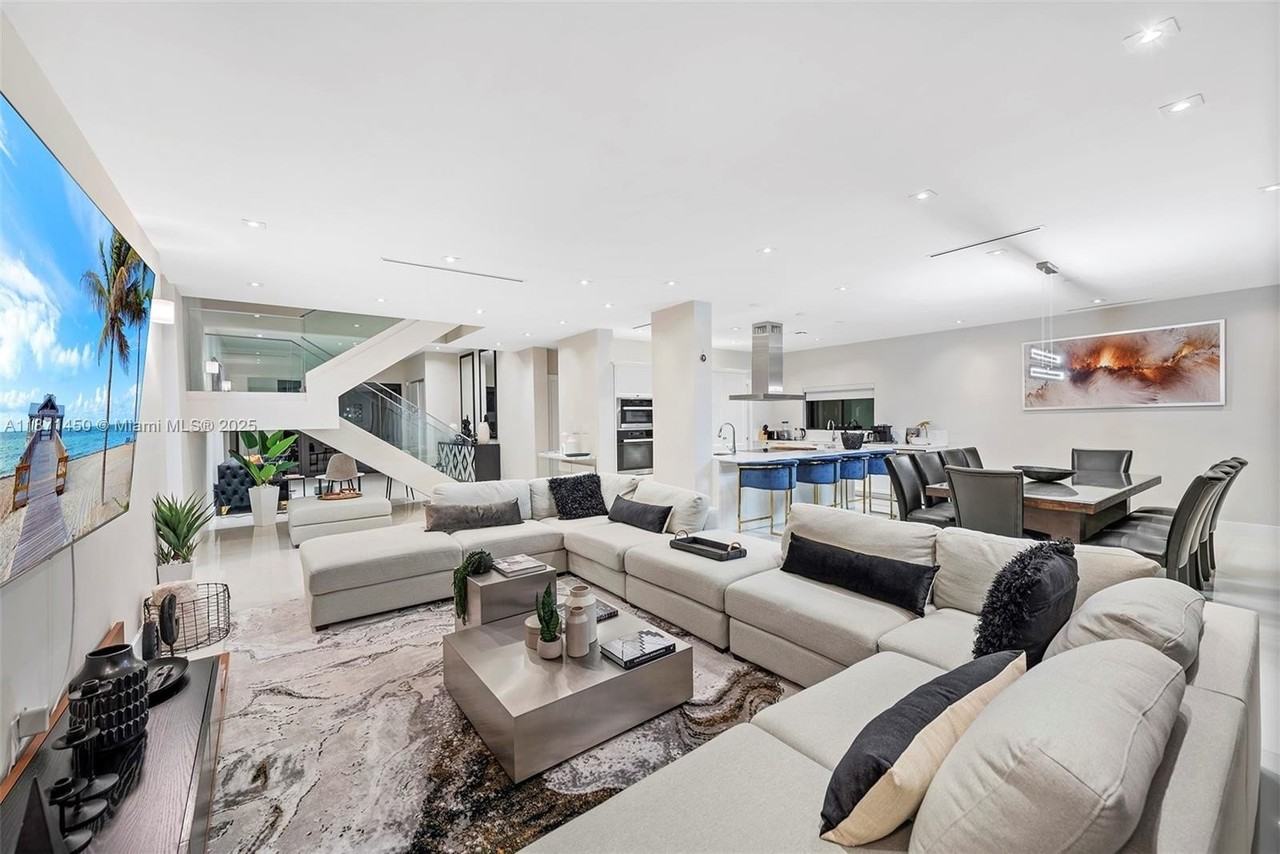 850 Washington St - Photo 5 of 50