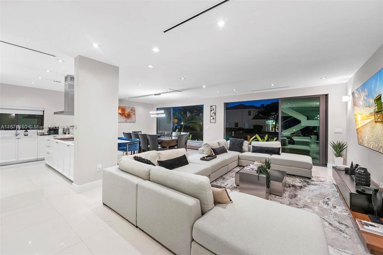 850 Washington St - Photo 6 of 50