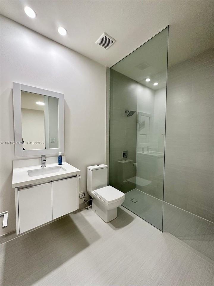 6315 Nw 105th Ct - Photo 6 of 41