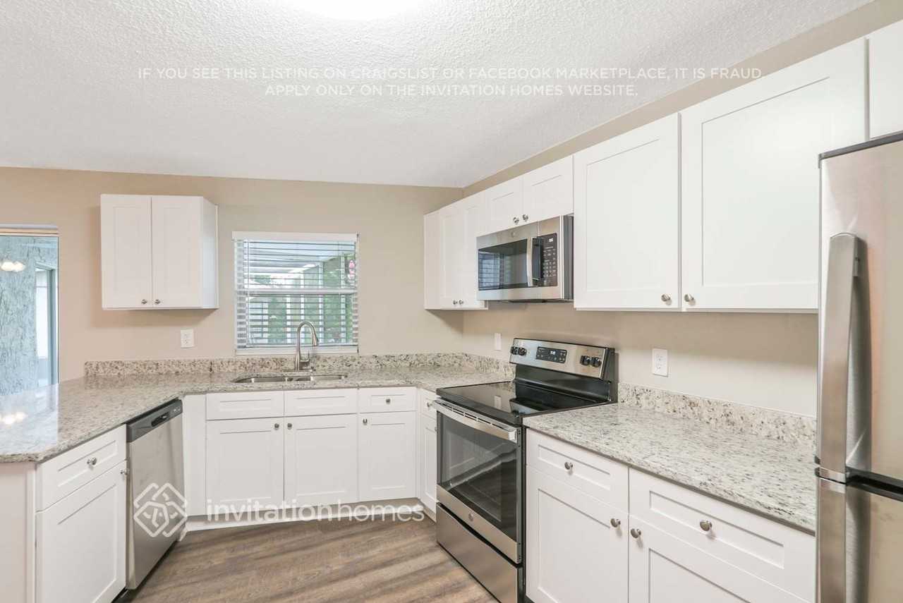 8814 Elm Leaf Ct - Photo 3 of 26