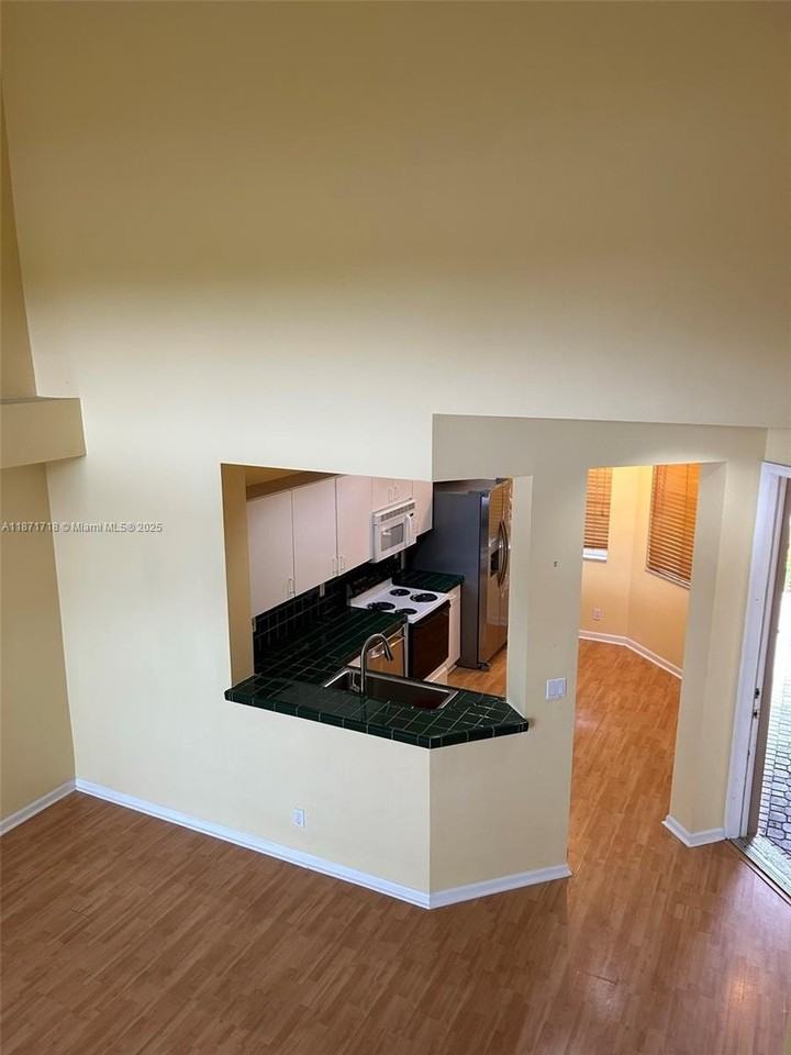 15851 Sw 10th St #15851 - Photo 4 of 17