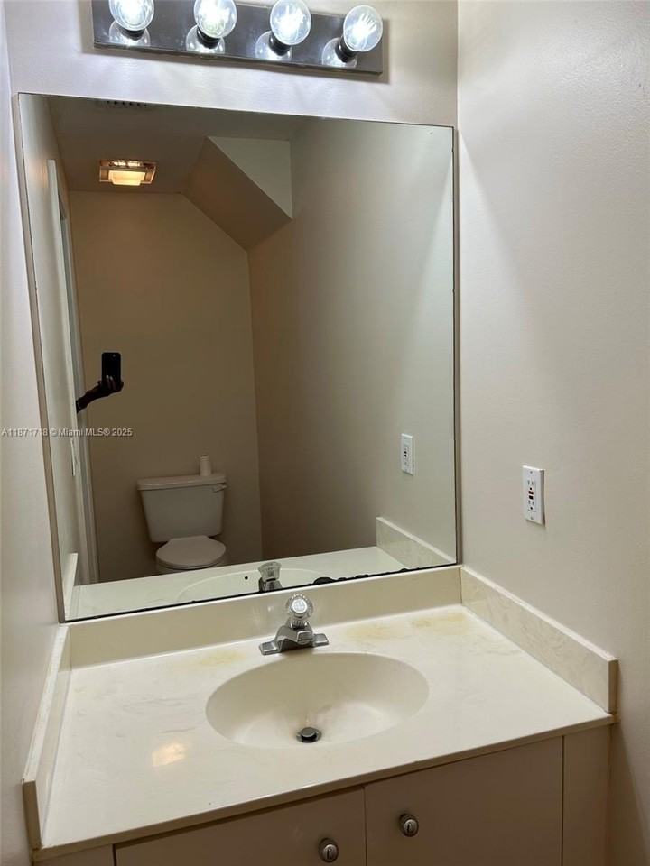 15851 Sw 10th St #15851 - Photo 7 of 17