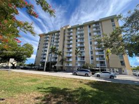 2000 Ne 135th St #905 - Photo 1 of 1