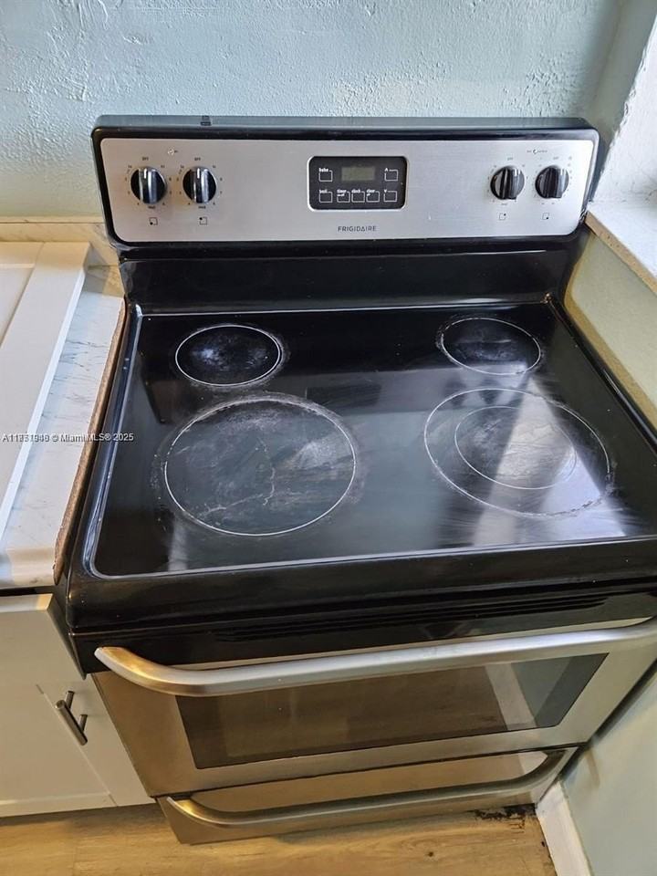 613 Northwest 27th Avenue #1-4 - Photo 5 of 15