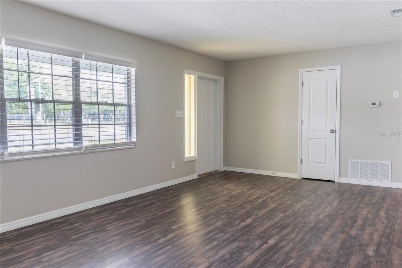 3005 S Kings Ave - Photo 4 of 33