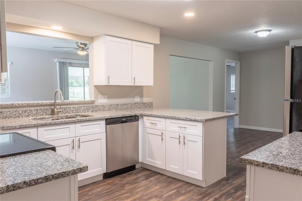 3005 S Kings Ave - Photo 7 of 33