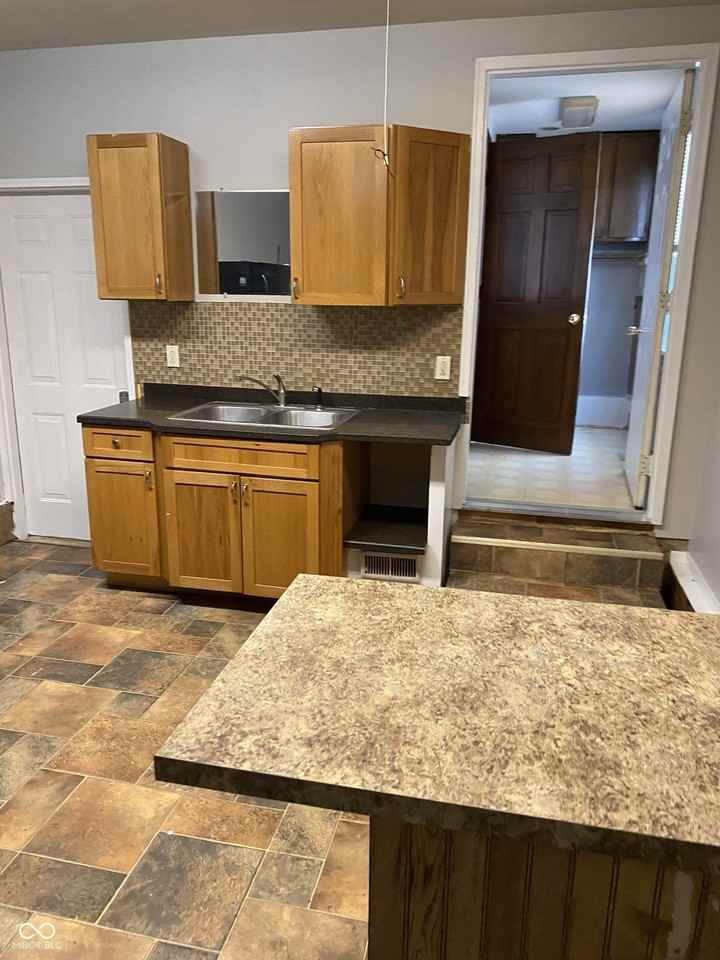 1106 N Gale St #3 - Photo 6 of 10