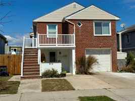 featured image of 513 E Broadway