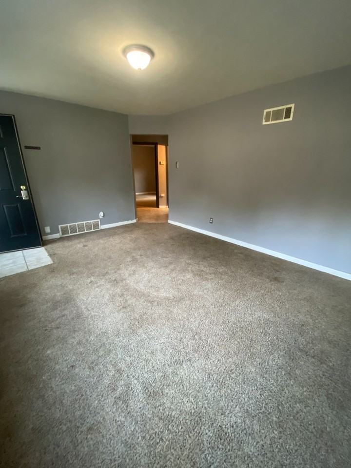 9869 Dennis Dr - Photo 3 of 8