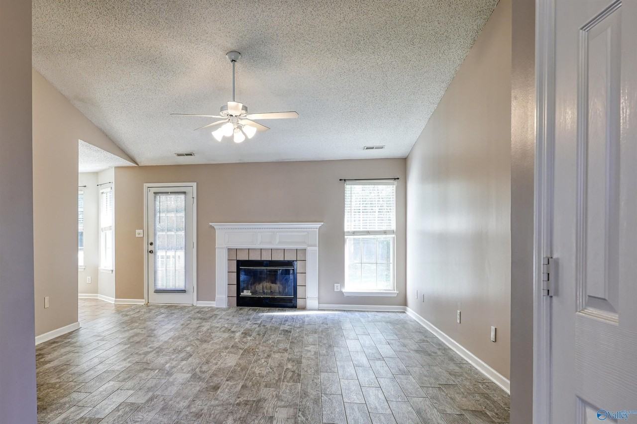 126 Champions Green Dr - Photo 3 of 27