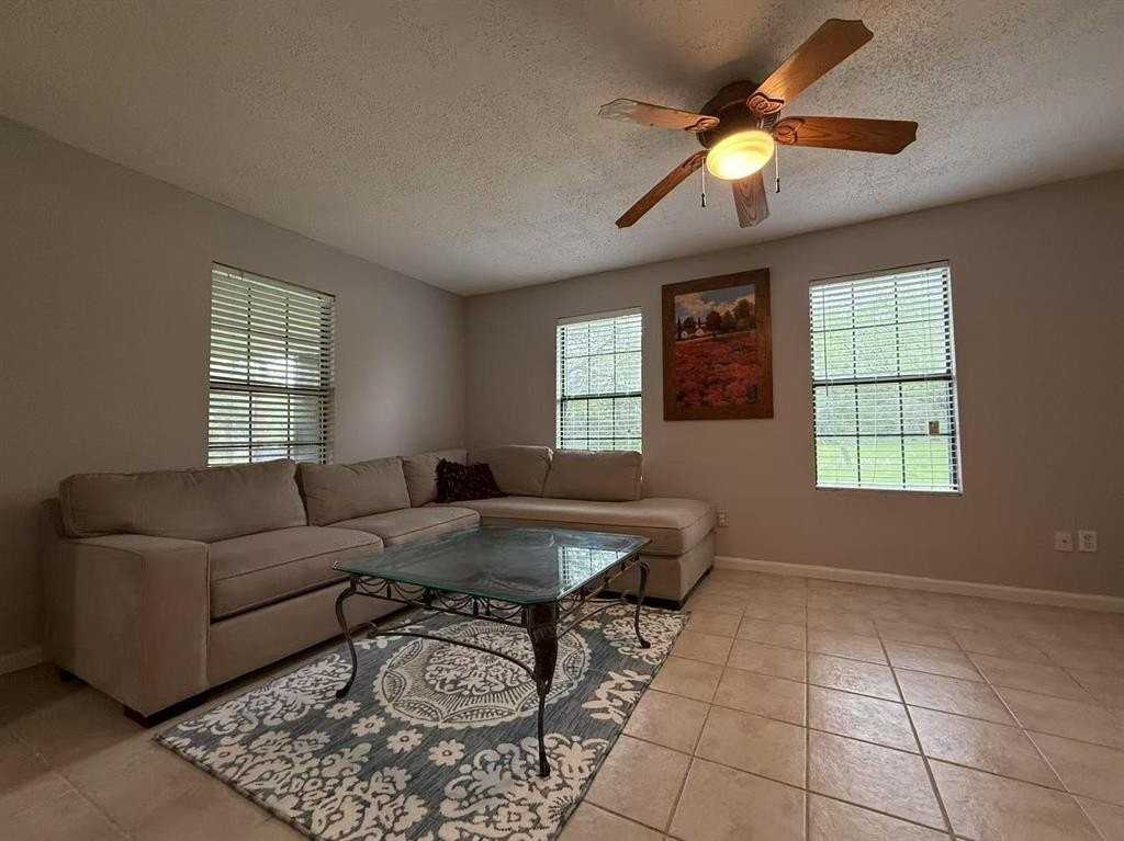 112 Plainview Dr - Photo 4 of 37