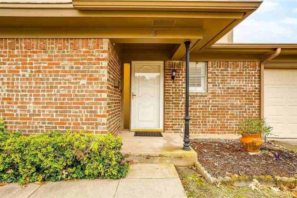 75 One Main Pl - Photo 2 of 20